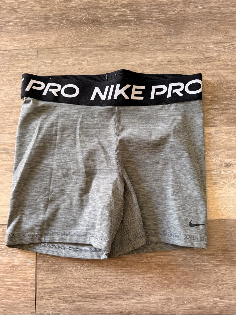 Nike Pro Women's Gray Athletic Shorts - Large